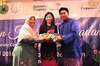 General Manager, Alan Tan presented donation to Puan Siti Sariah, Principal of Rumah Sari Saujana